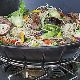 15-Ways-to-Cook_Wok-Cooking.jpg__PID:c6cb83be-ac90-4a76-874f-14dc7eecc085