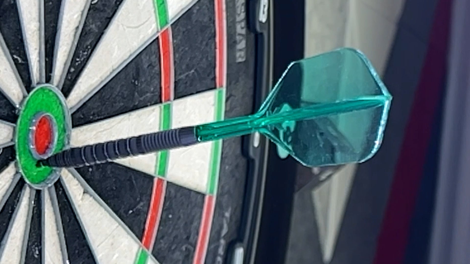 Target K Flex green in steel tip dartboard