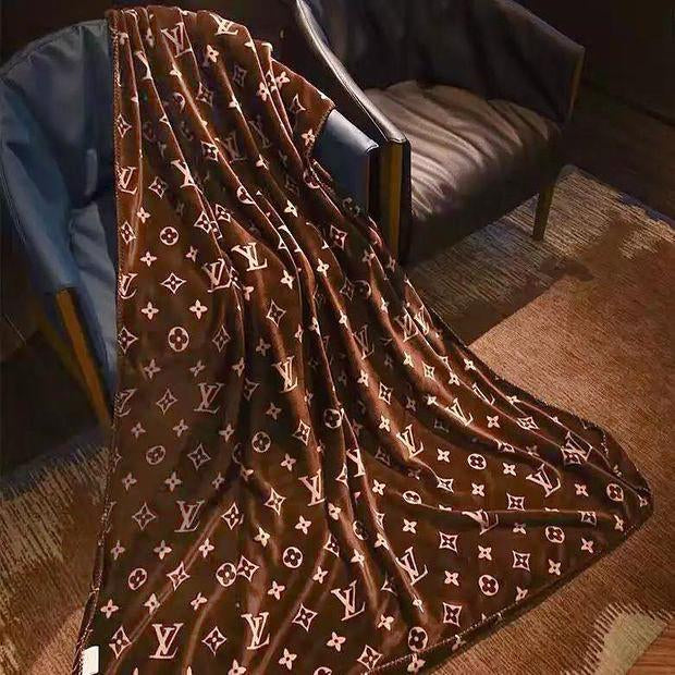 Louis Vuitton LV Conditioning Throw Blanket Quilt For Bedroom Living Rooms Sofa 1