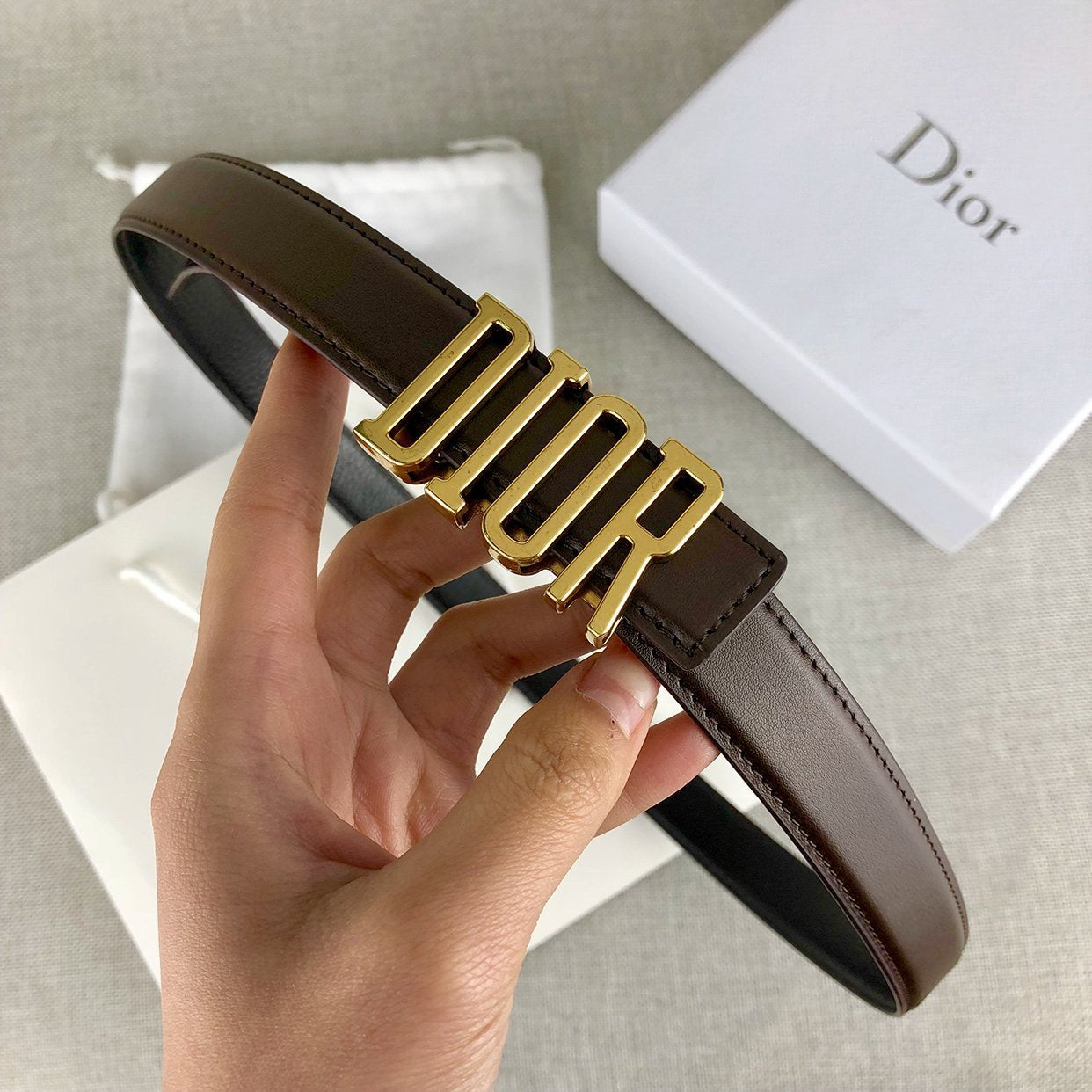 Dior new fashion trend wild men and women retro letter buckle belt