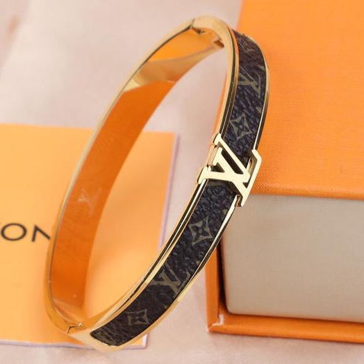 LV Louis Vuitton Classic Letter Engraving Fashion Lady Bracelet 