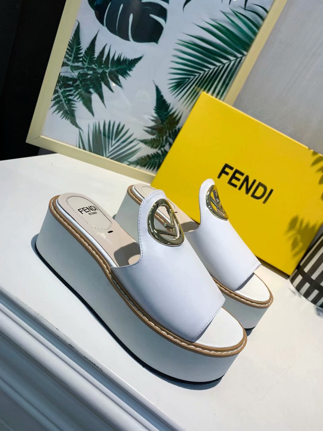 Fendi classic casual home beach sandals for men women trendy slippers-56