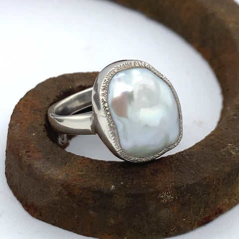 SILVER BAROQUE PEARL RING