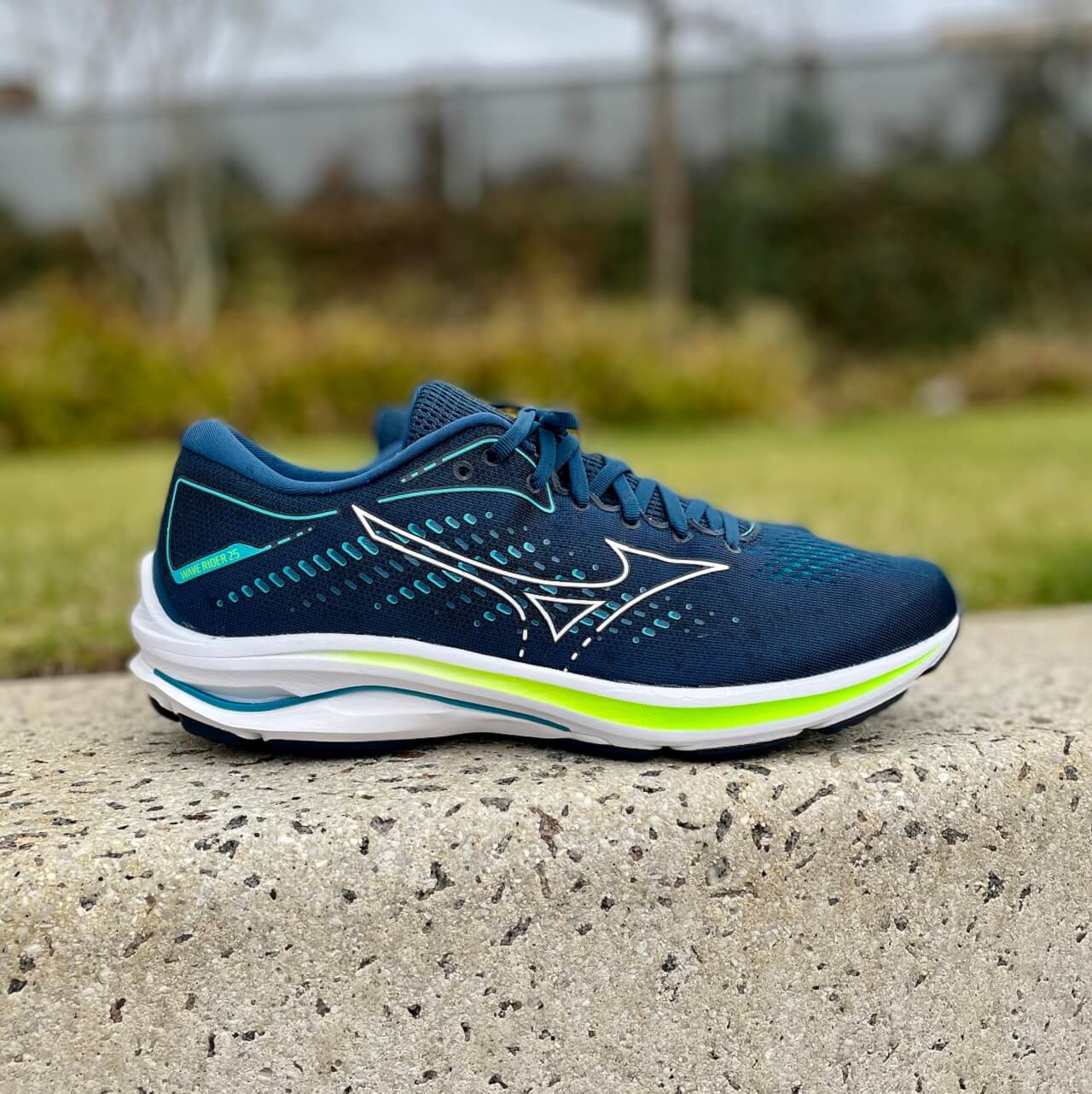 REVIEW: Mizuno Wave Rider 25 - Mizunos most iconic shoe has become even  more comfortable! 