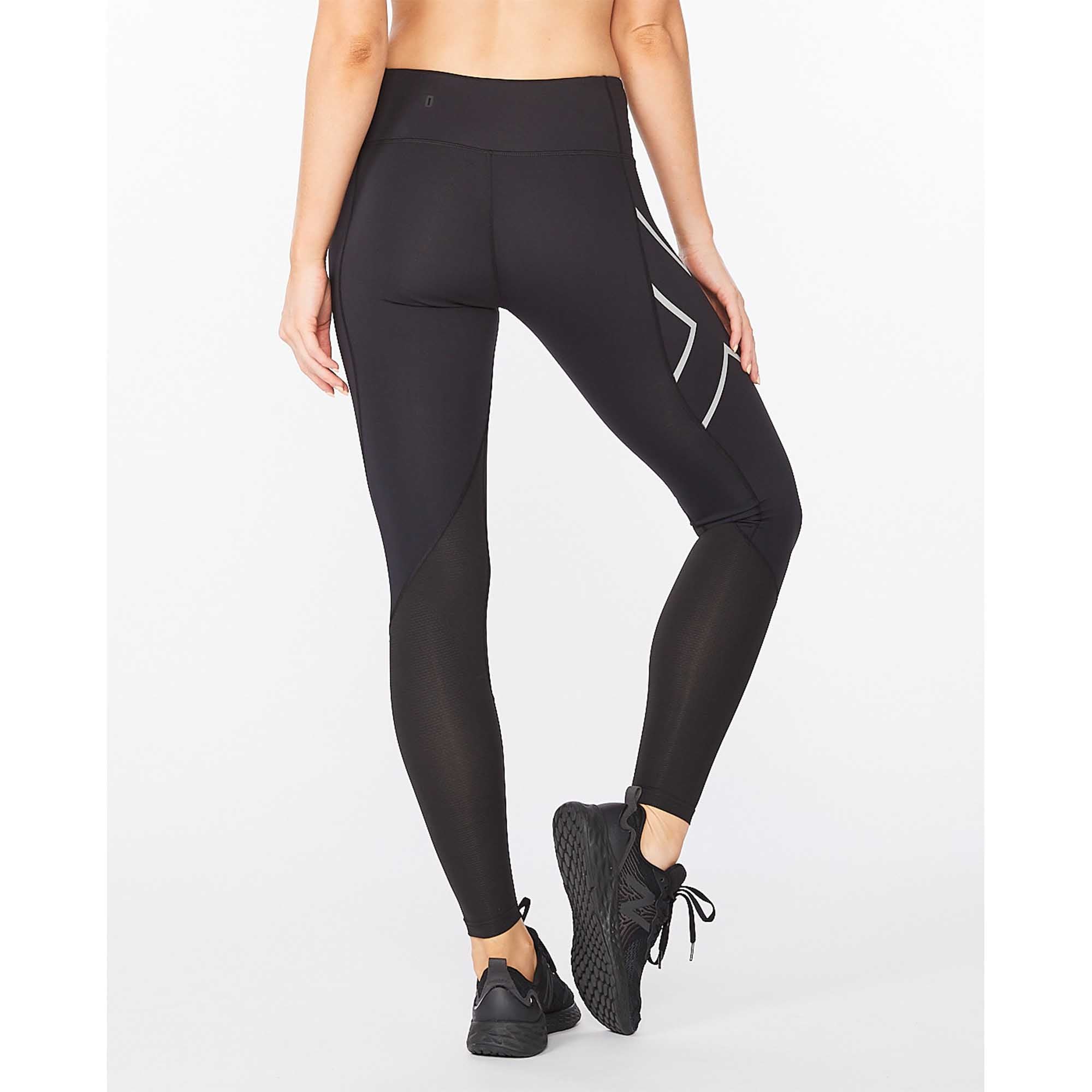 2XU | Women's Aero Mid-Rise Compression Tights - Black