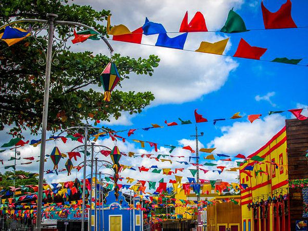 Festas juninas nas regiões do Brasil - bandeiras são joão