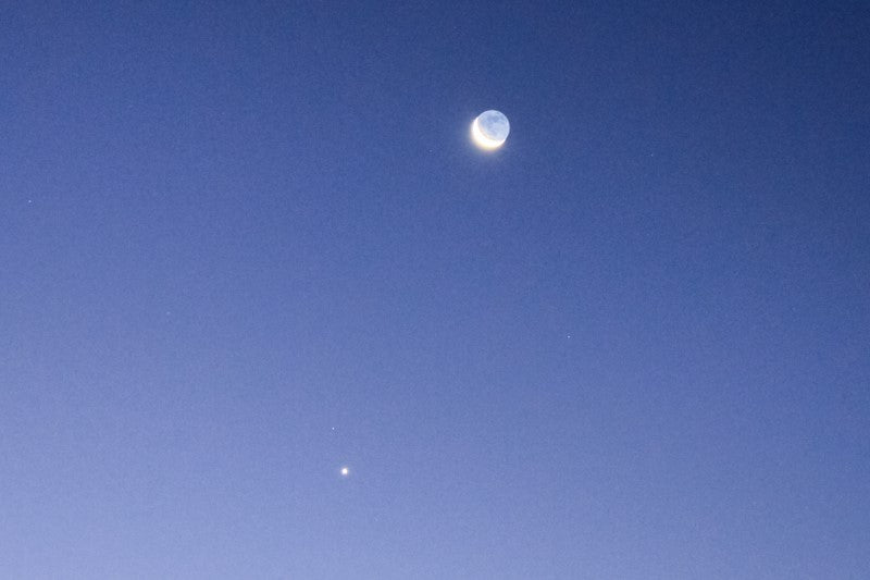 Conjunction of the Moon and Venus, August 16, 2009 at 6:30am 