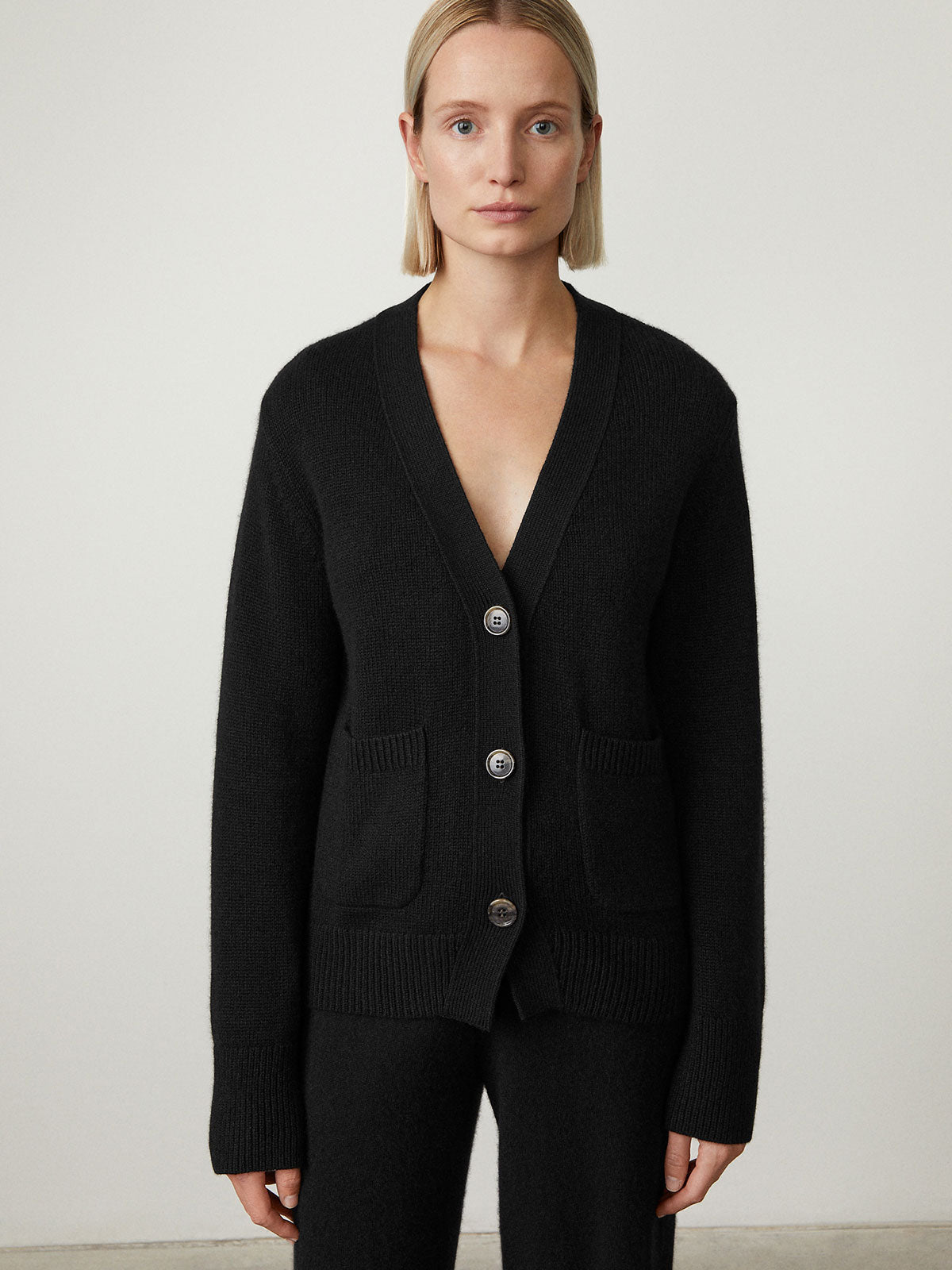 The Danni Cardigan Black – Lisa Yang