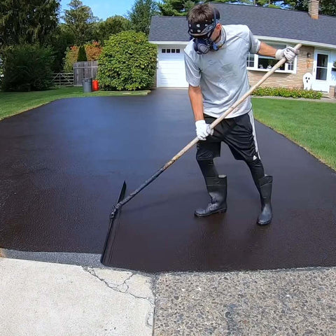 Why You Need to Sealcoat Your Driveway ASAP!