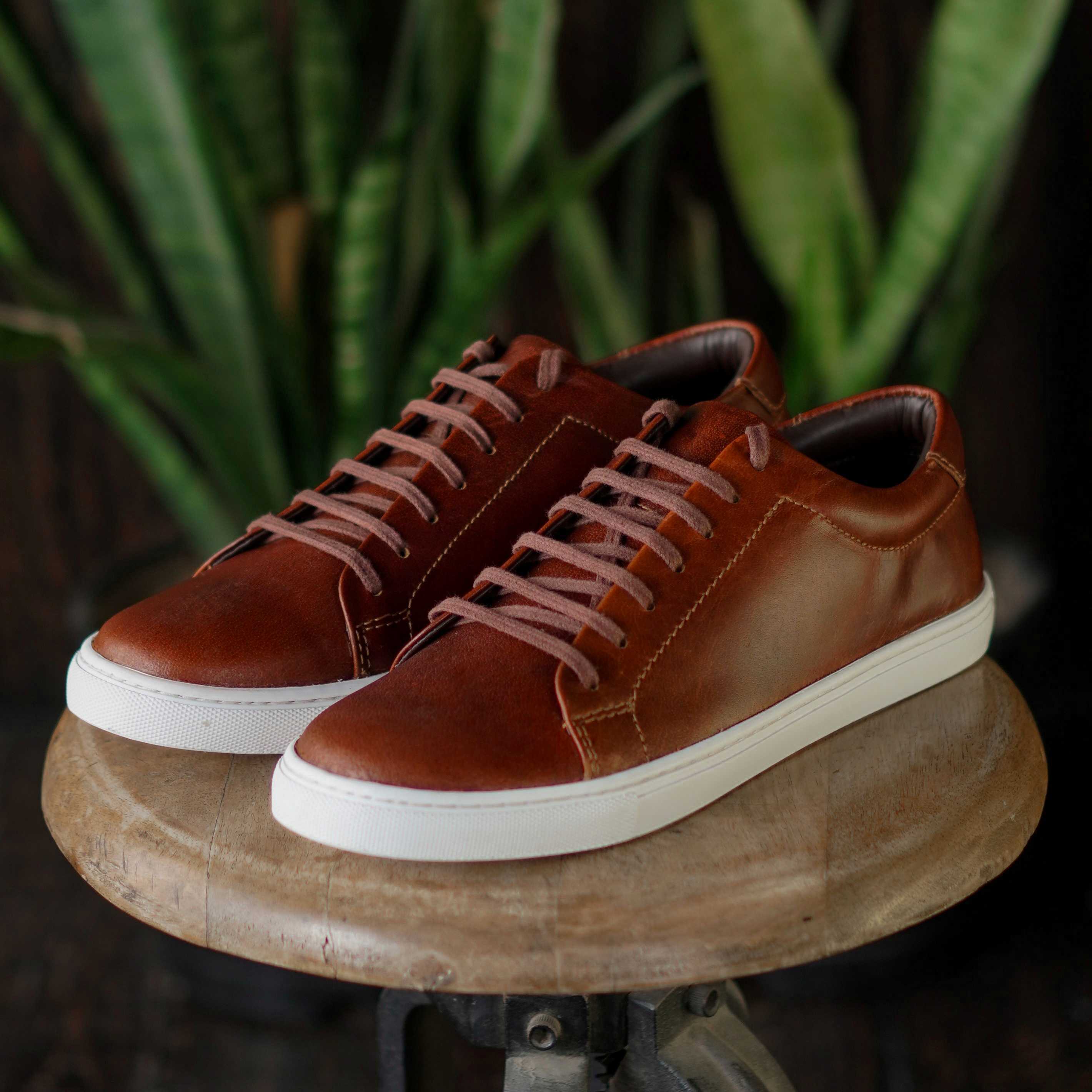 Manhattan Low Top Sneakers (Saddle Tan)