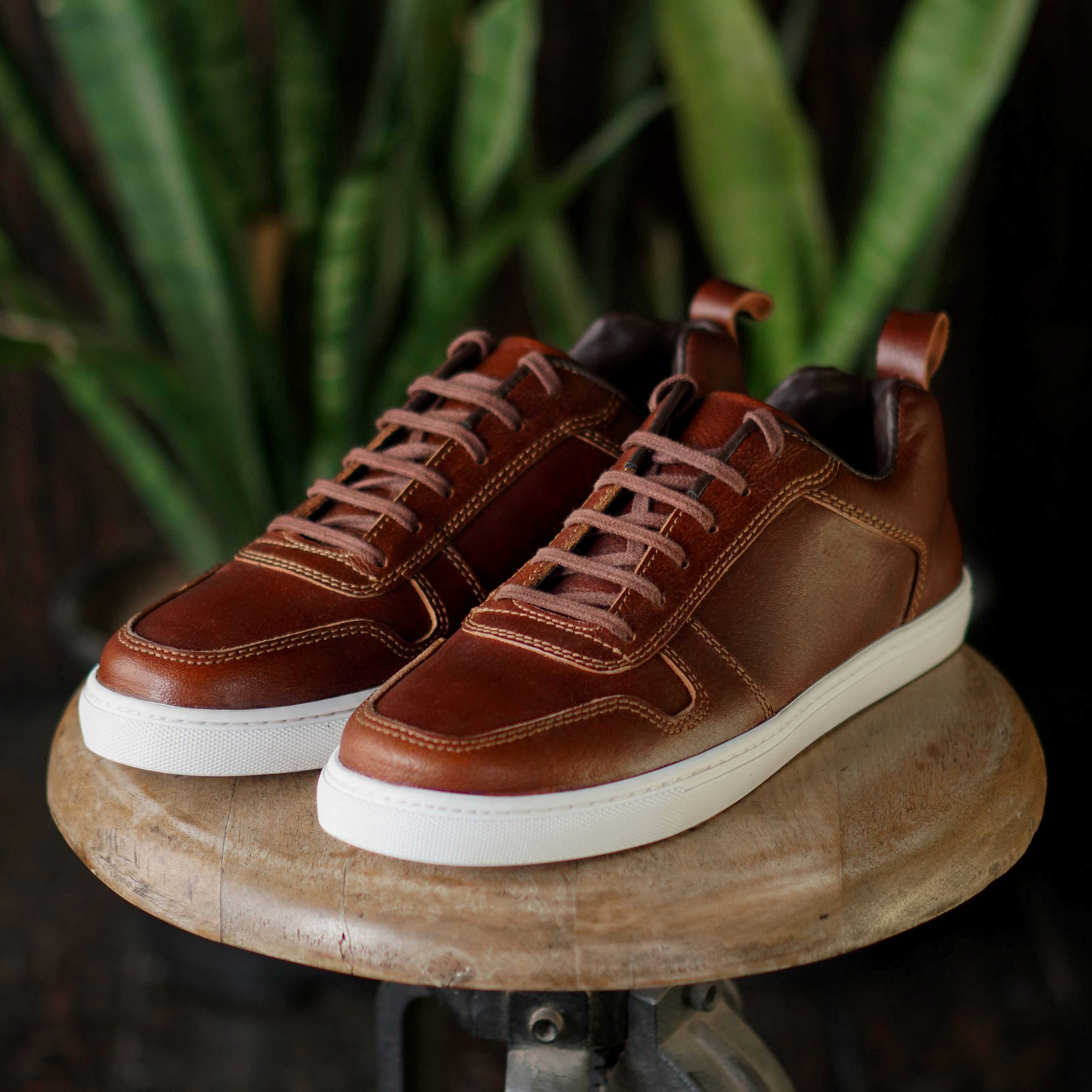 Brooklyn Low Top Sneakers (Saddle Tan)