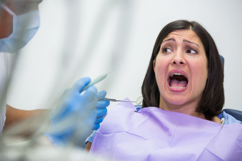 Symptoms and signs of tooth decay and cavities