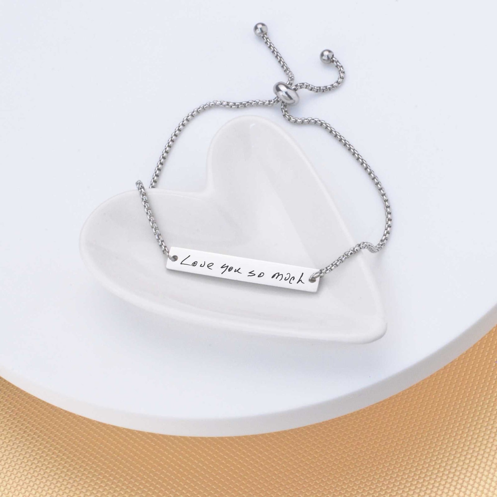 Create Personalized Name Necklace That Will Never Go Out of Style