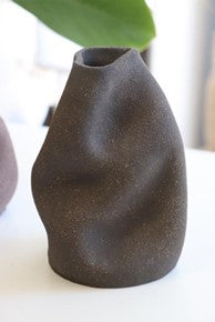 vase naturel en grès noir 3