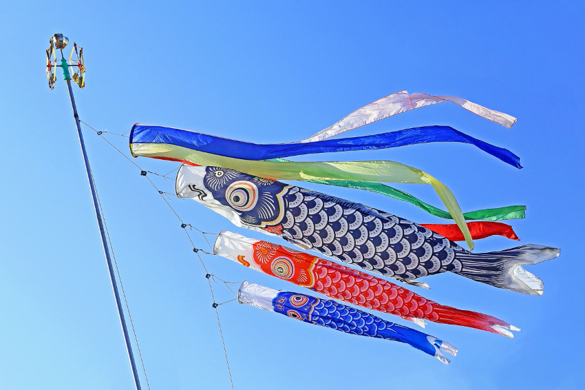 鯉のぼりと青空　大空を泳ぐ