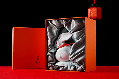 八方新氣 頂級瓷器品牌 生肖兔瓷偶 自在自得包裝