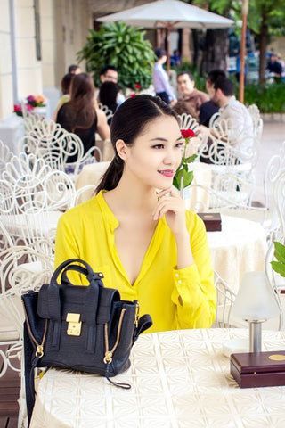 Hoa hậu Thùy Dung mang bên mình một chiếc túi hàng hiệu