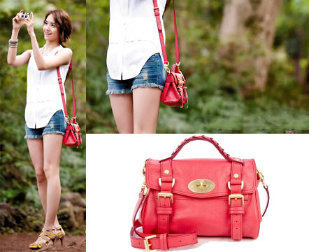 Yoona cùng chiếc túi Mulberry Mini Alexa Bag