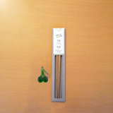 天然木から生まれた蜜蝋仕上げのお箸&箸置きセット 【tetoca HiKaRi 子供用】