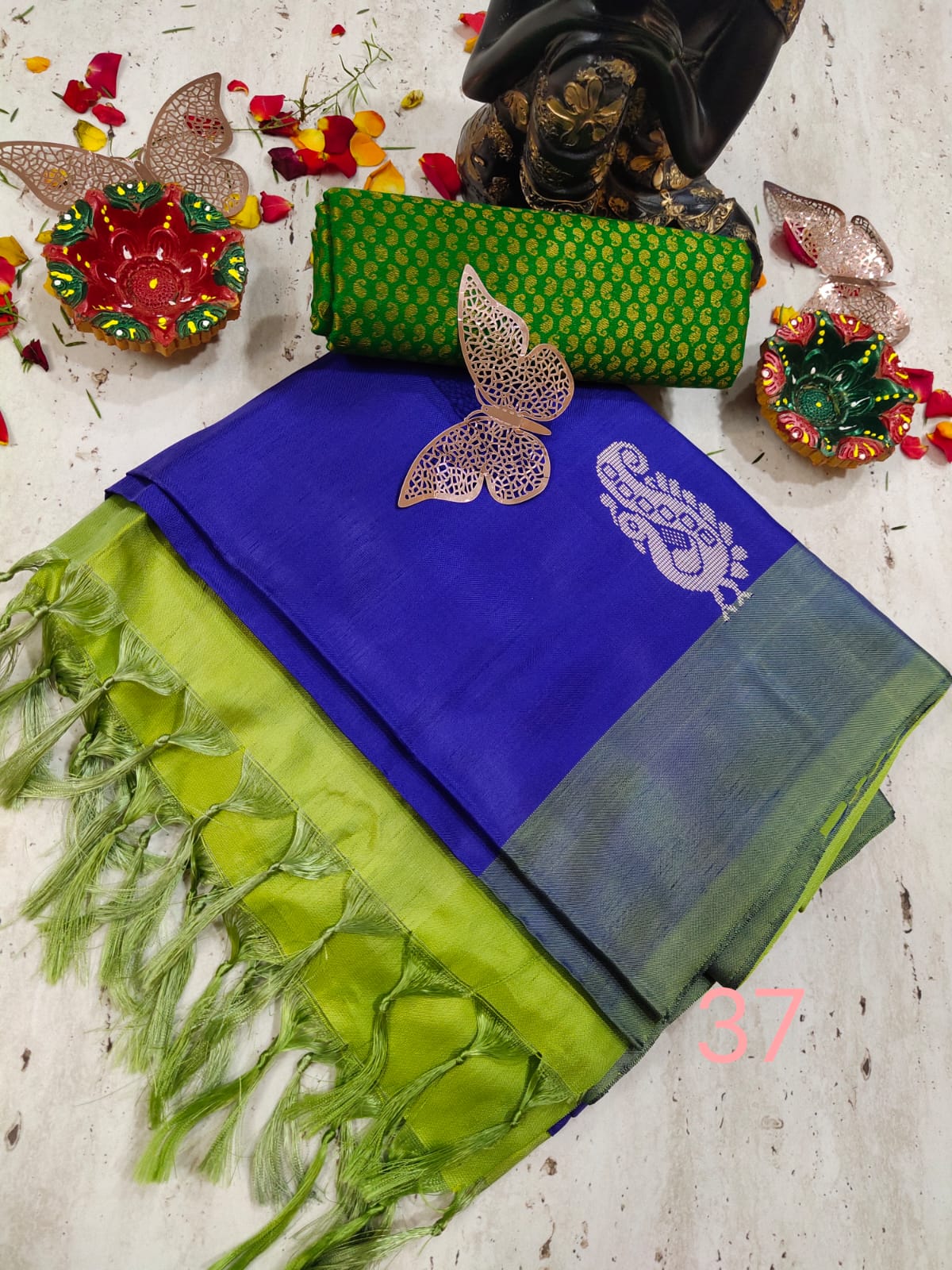 Vaalai silk saree with contrast border