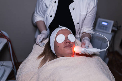 Benefits of Red Light Therapy on Acne