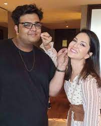 Popular plus size model with Bollywood actress