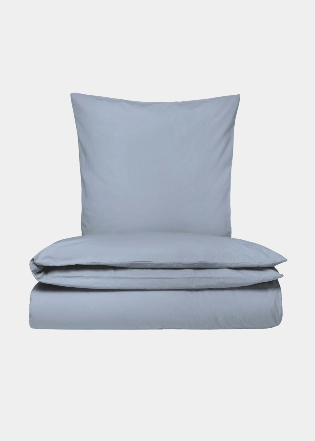 Se Bomuldssatin sengesæt - Dueblå - 140x200 hos Sekan Studio - Behageligt sengetøj
