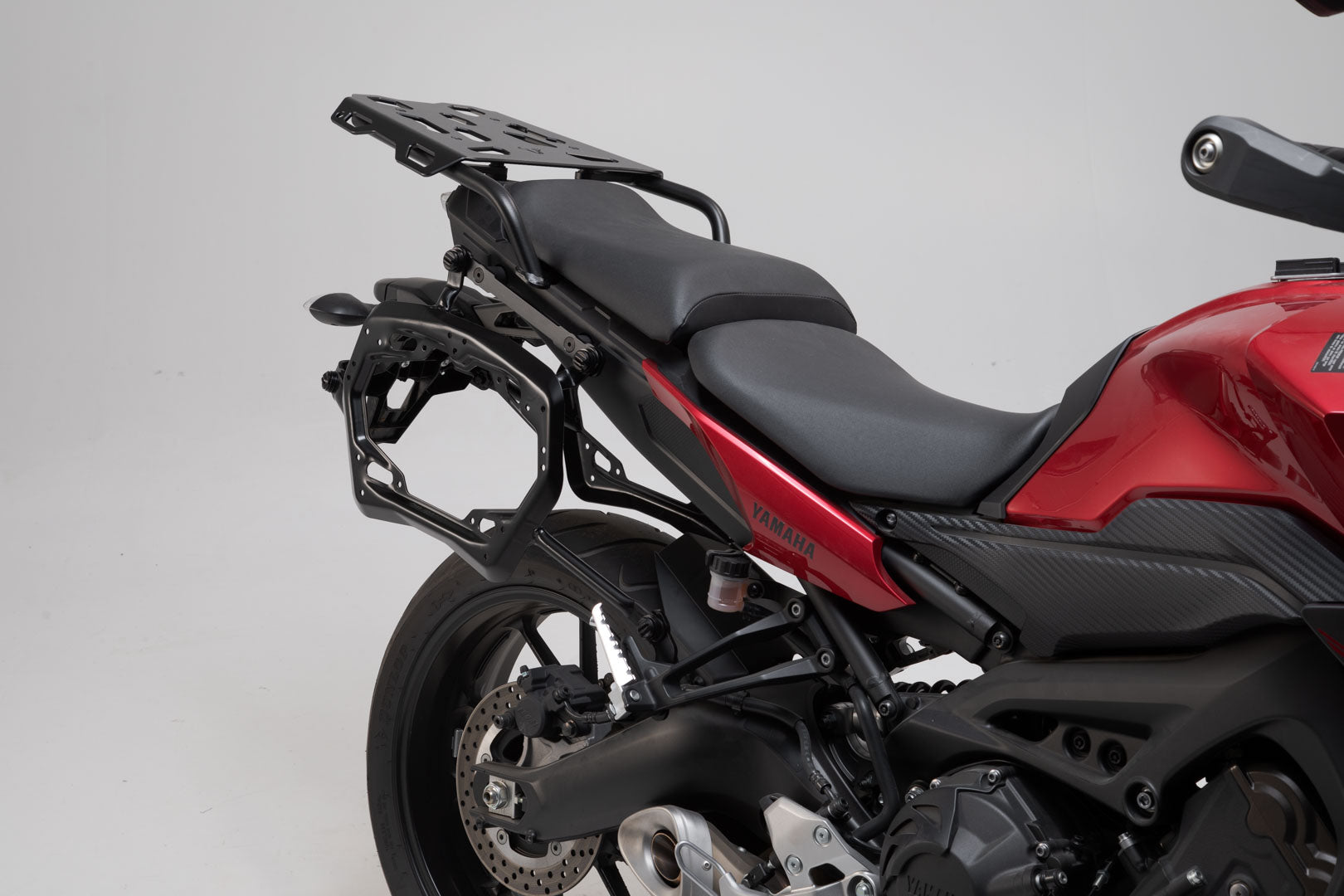 Pro Side Carriers. Black. Moto Guzzi V85 Tt (19-) pas cher - Eco Motos  Pièces