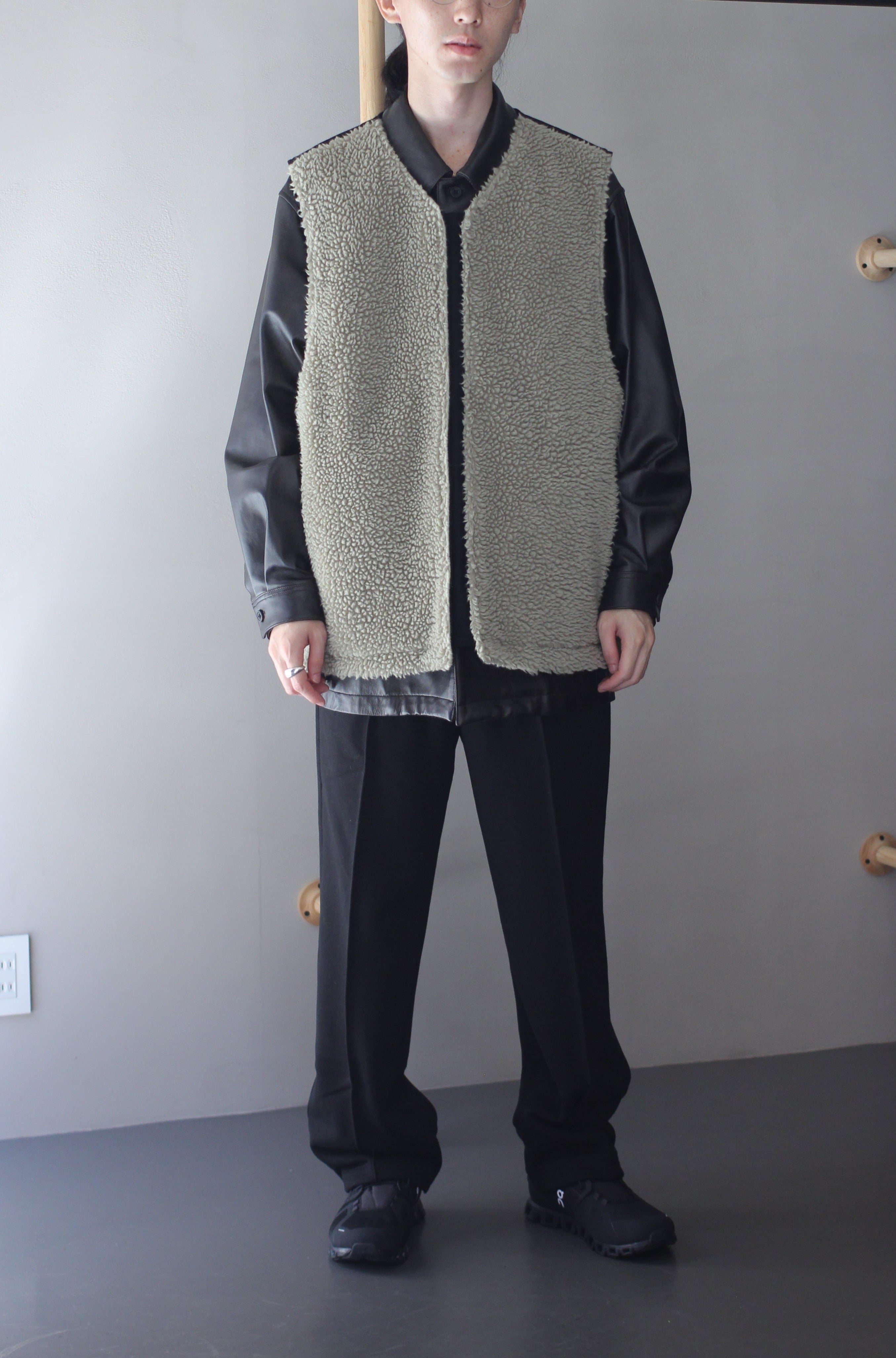 stein Wool Boa Reversible Vest - トップス