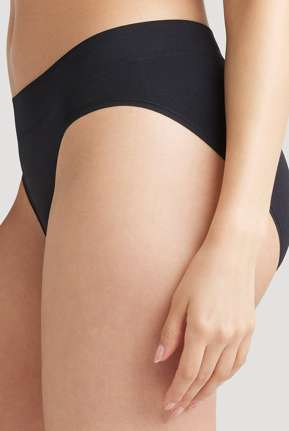Short Sleeve Shaping Thong Bodysuit - Outlast® Seamless – ISOF