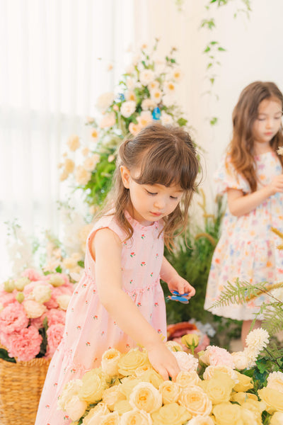 girls with flowers