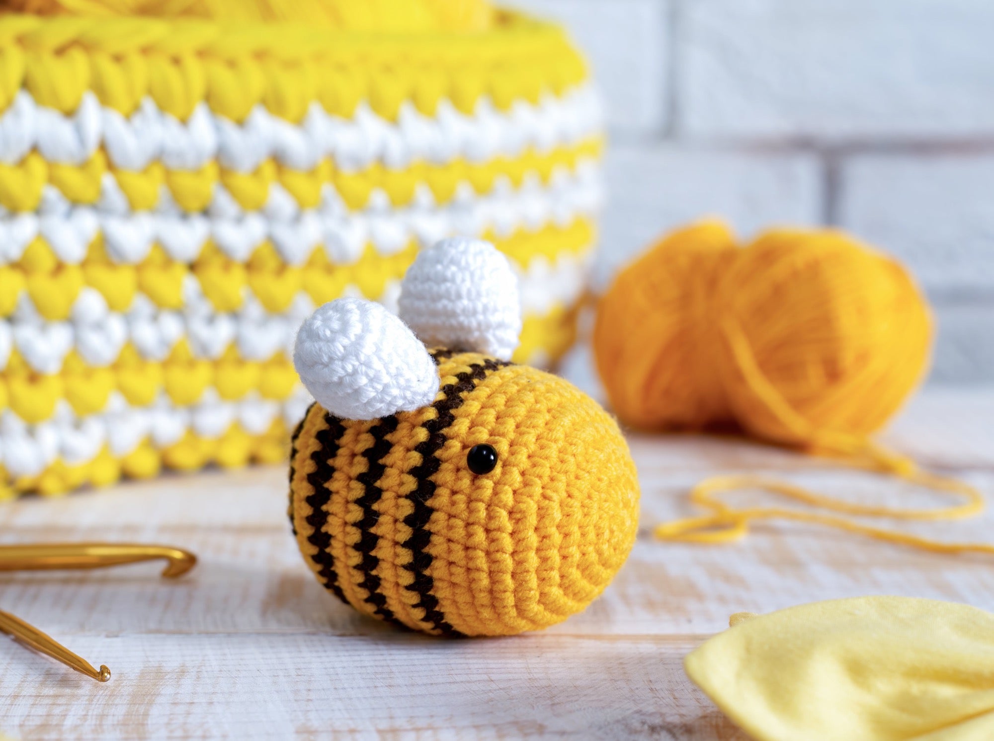 knitted bee