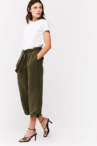 Women's Pant Styles That Go With Everything