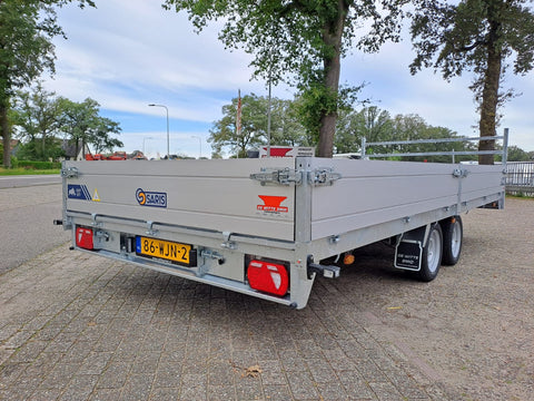 LED achterlampen standaard bij Saris Heavy Duty plateauwagen