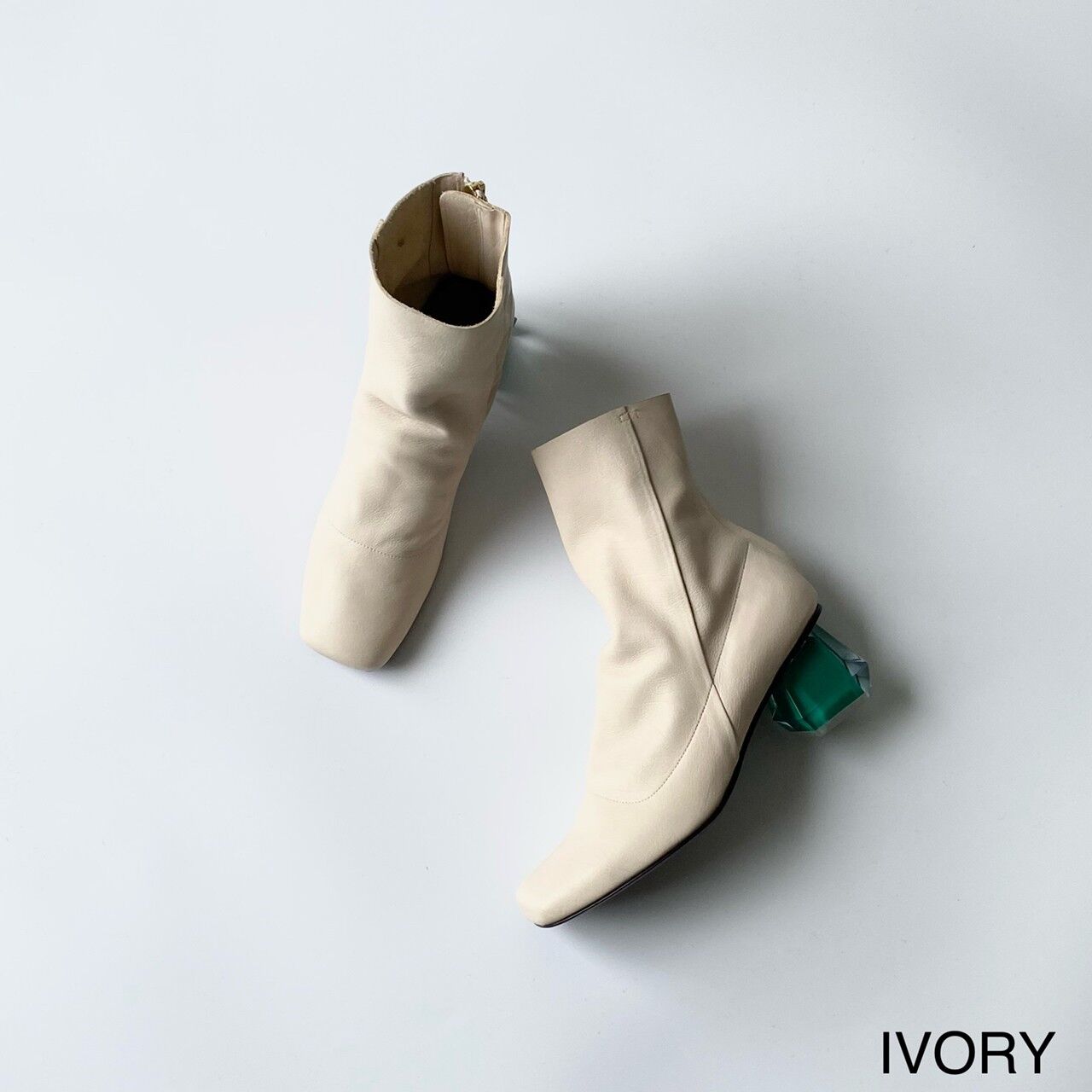 IVORY (LWG) / 35 (22.5cm)