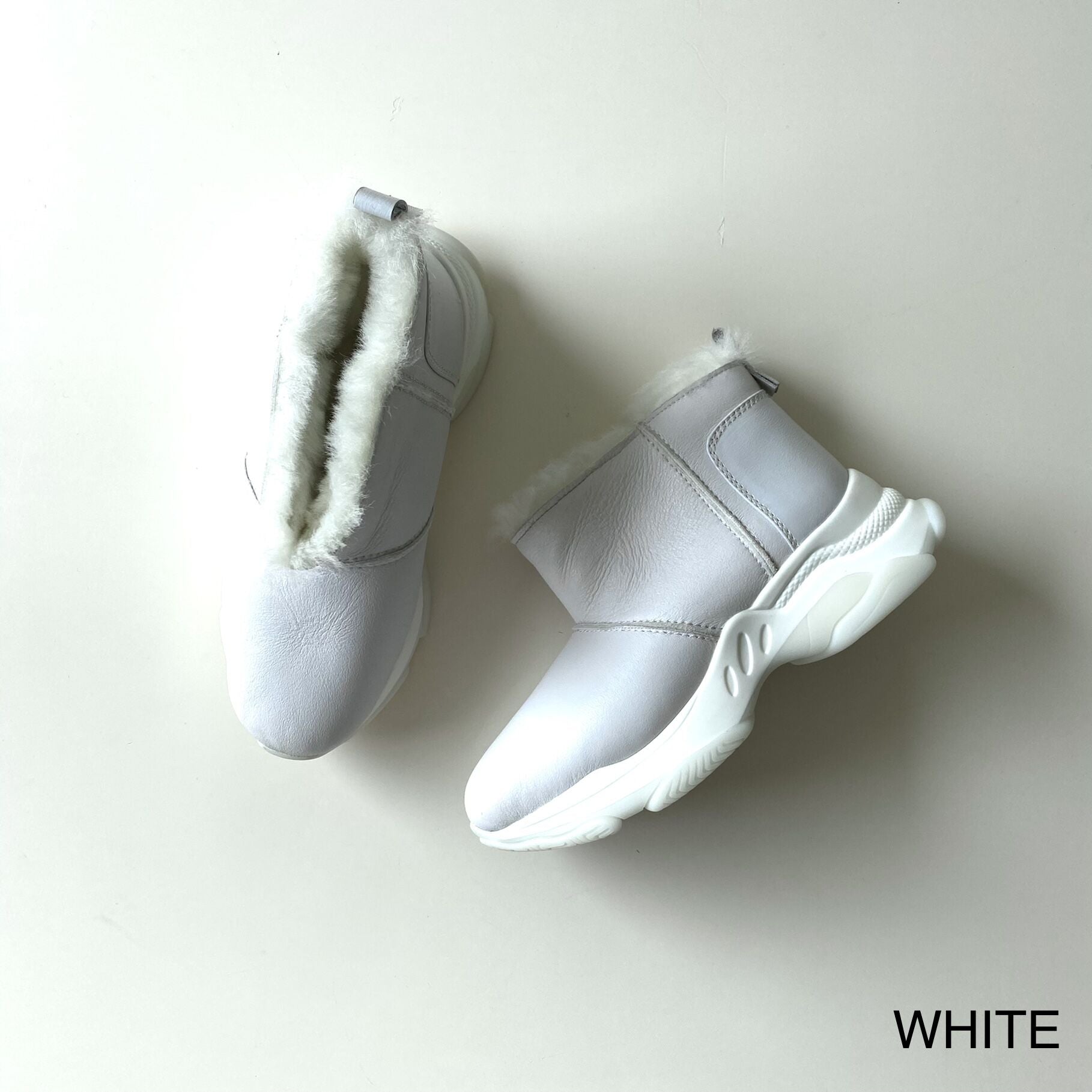 WHITE / 35 (22.5cm)