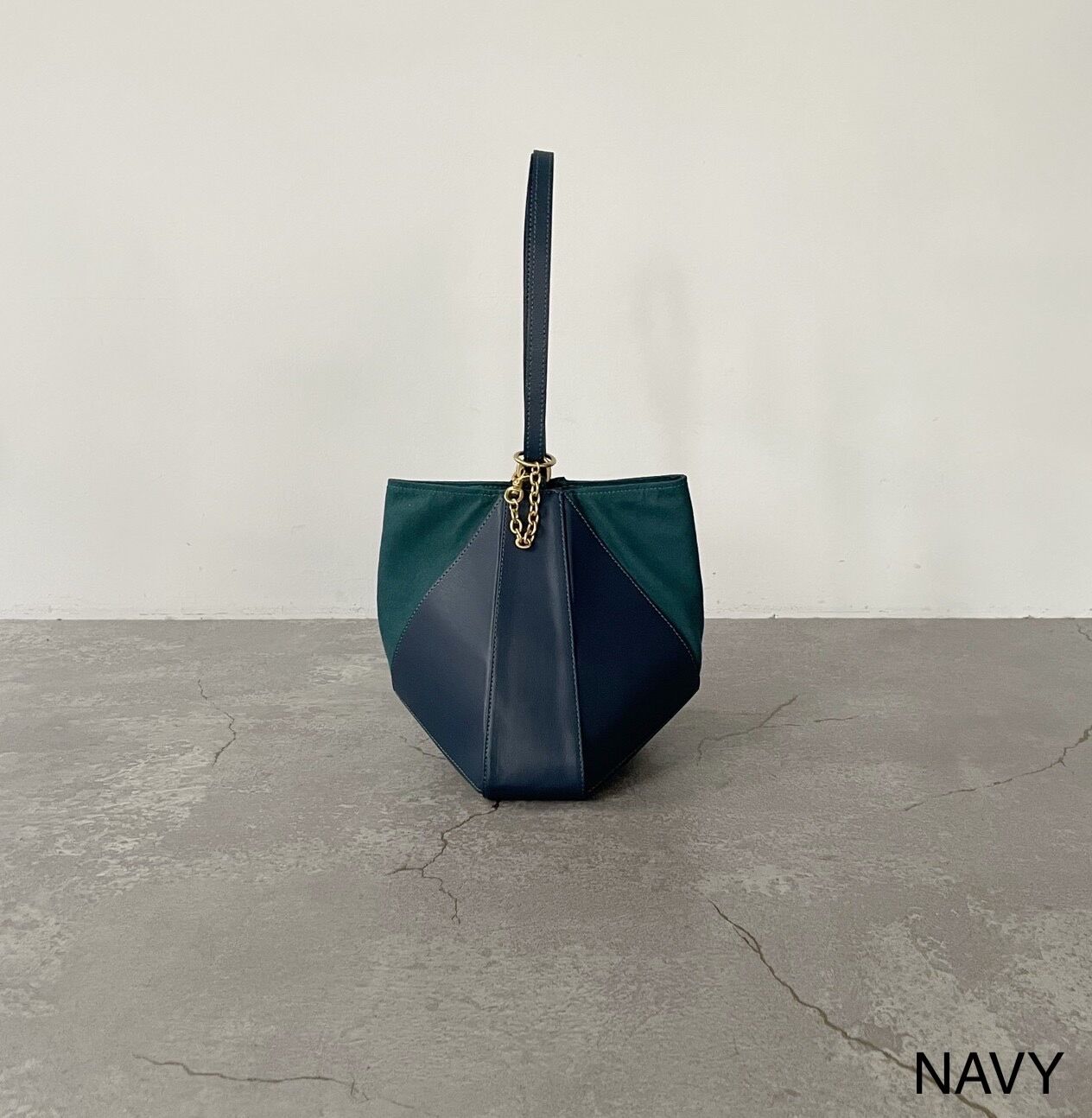 NAVY / FREE