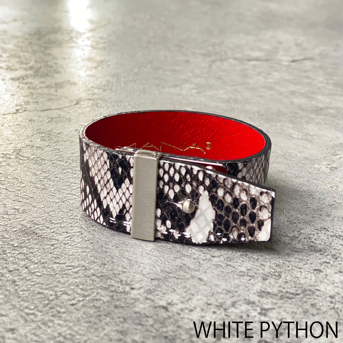 WHITE PYTHON / FREE / 11月上旬