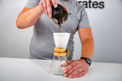 Chemex Kaffeemehl einfüllen - Coffee Pirates