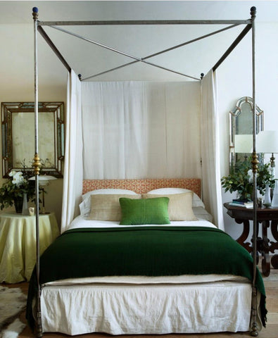 Canopy bed with drapes photo rosauniacke