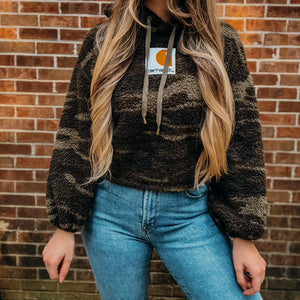 Cropped camo sherpa hoodie with carhartt patch - So Fetch Reworks - Carhartt Sherpa Hoodie