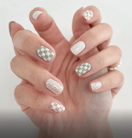HUIZI nail wraps manufacturer help nail start-up owner create her own nail wraps