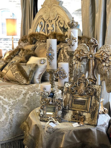 Luxury_home_decor_store-high_end_home_accessories-wall_art-decortaive_candles-Visser_art-designer_floral_arrangements-designer_table_runners-Michelle_Butler_frames-reilly_chance