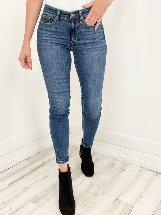 Judy Blue SPRING Hi-Rise Pull-On Denim Joggers with Drawstrings – Emma  Lou's Boutique