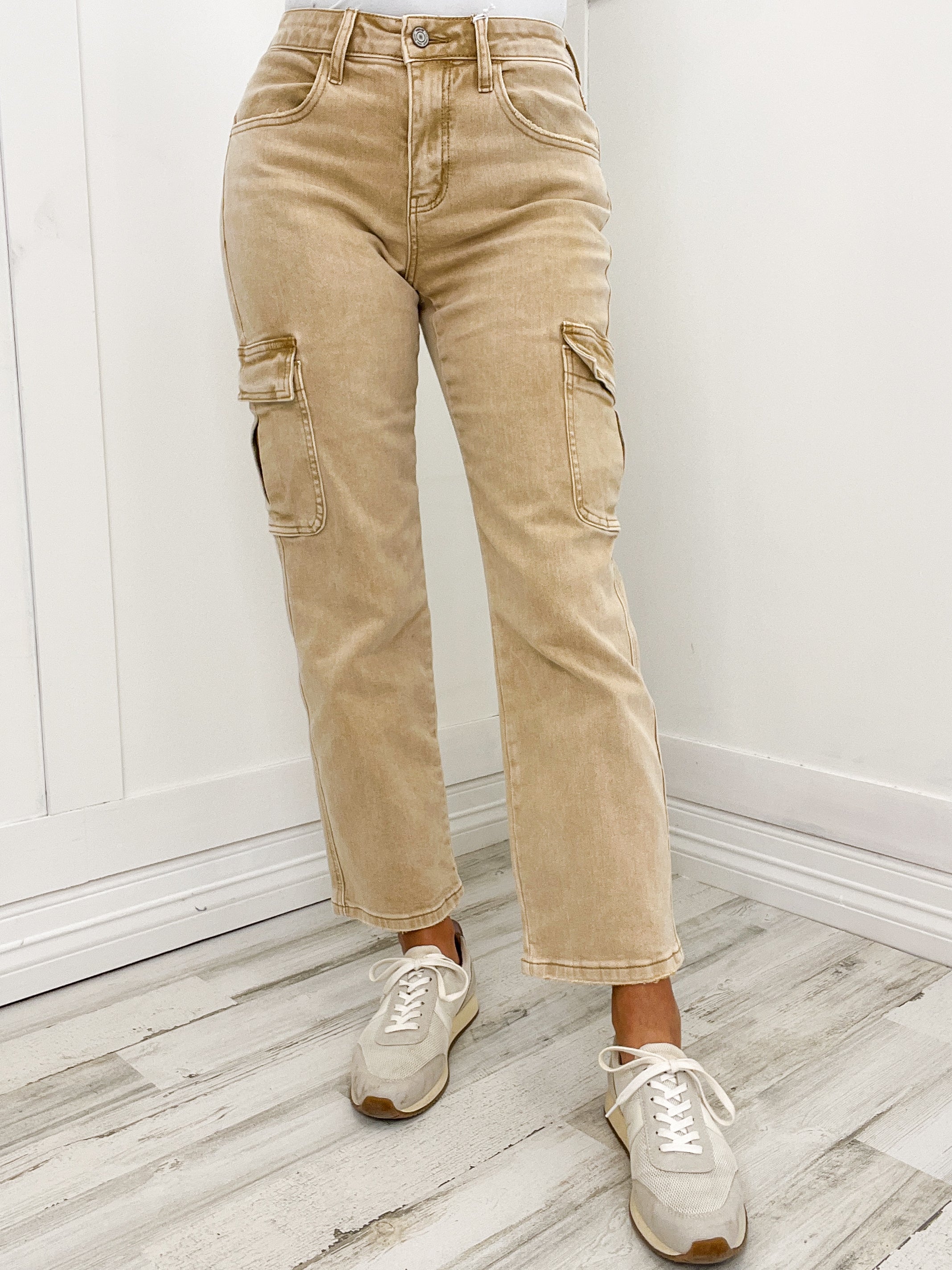 SALE-Risen-High-Rise Wide Flare Jeans-White – Simply Dixie Boutique