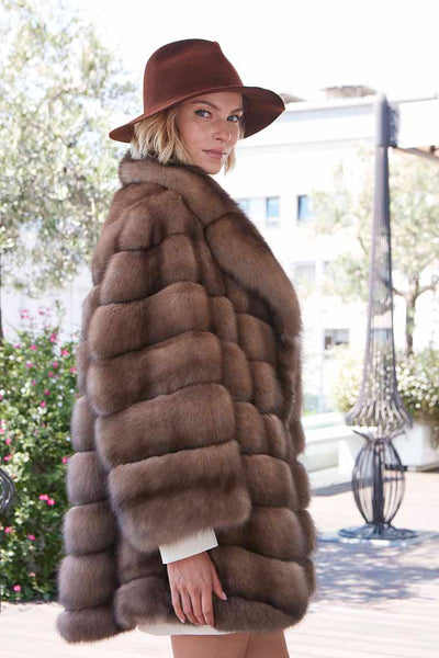 Elegant sable fur coat with rever collar