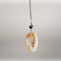 Shell necklace using stainless steel