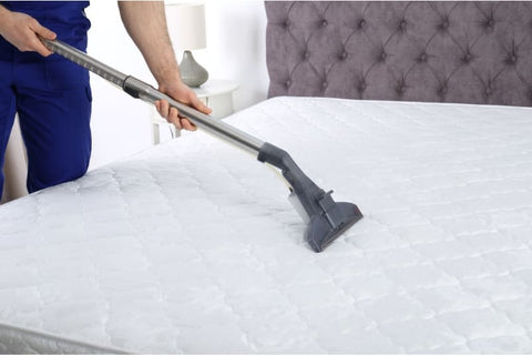 Cleaning mattress using vacuum