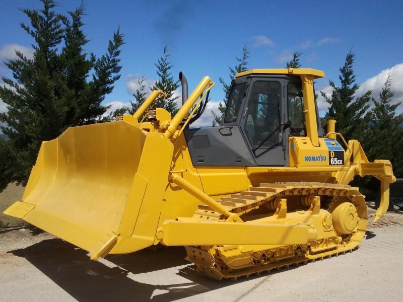 Сдаю бульдозер. Бульдозер Komatsu d65. Бульдозер Komatsu d65e-12. Коматсу d65 ex-12. Коматсу д 65 бульдозер.