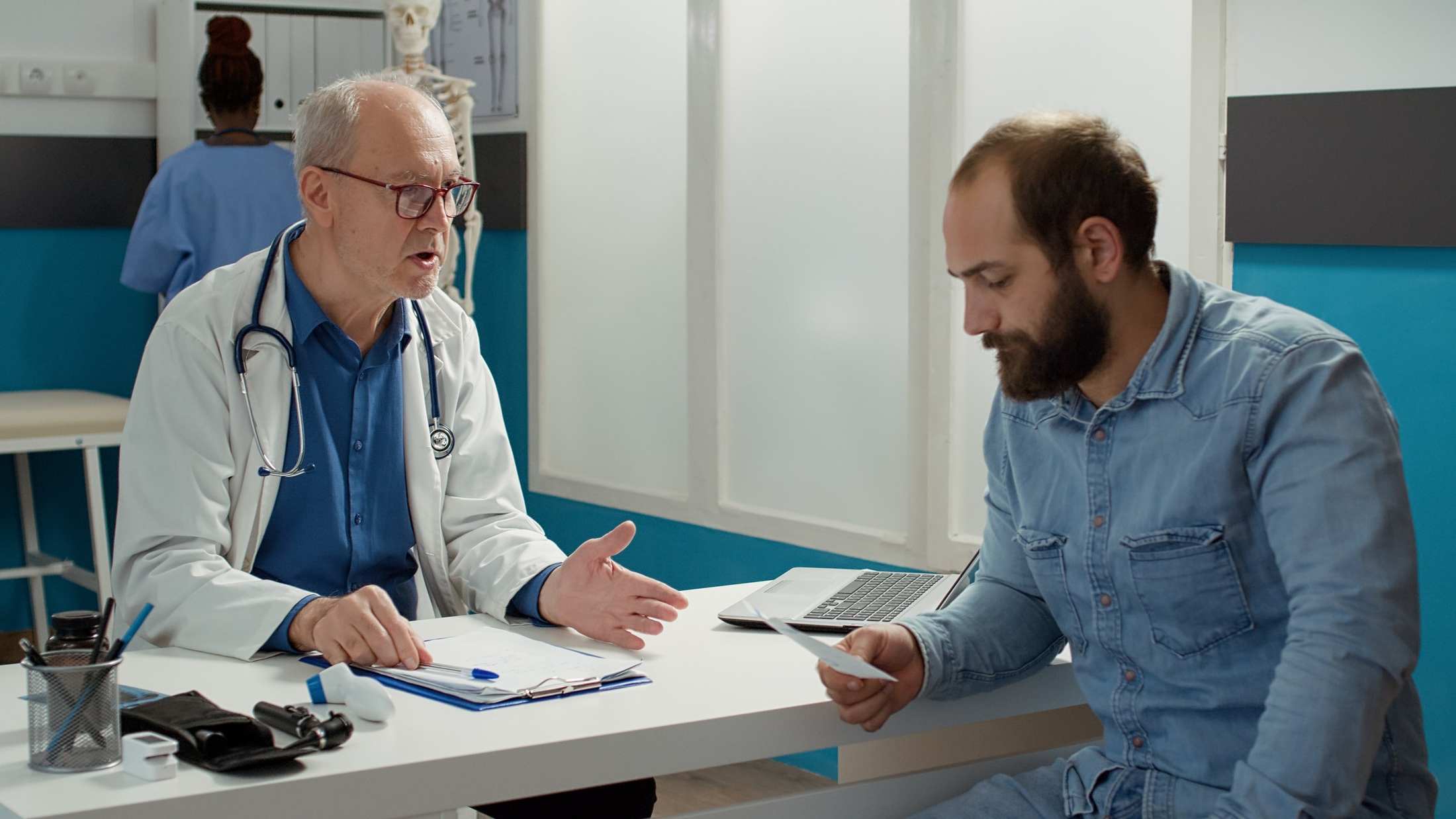 Beard Transplant: Pros, Ulemper og omkostninger